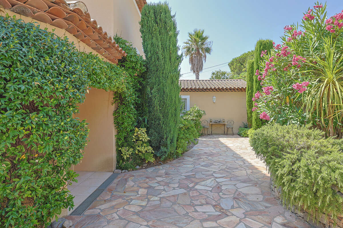 Maison à CARQUEIRANNE