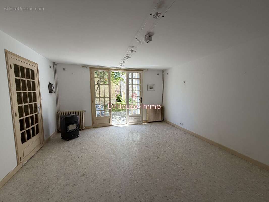Maison 186 m² à Monts-Sur-Guesnes  - photo 5