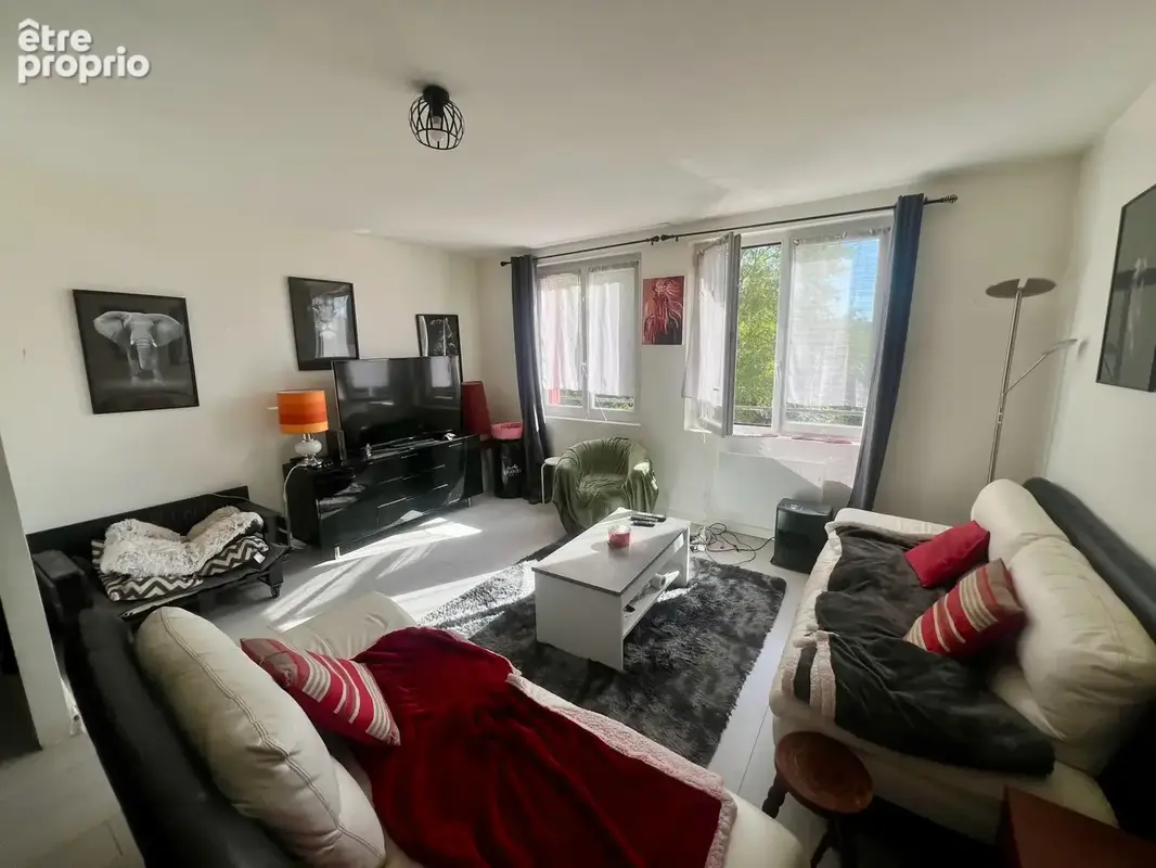 Appartement à SAINT-MAURICE-MONTCOURONNE