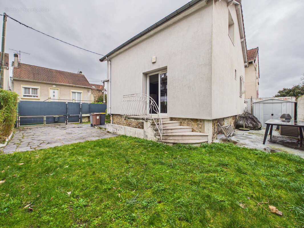 Maison à SARTROUVILLE