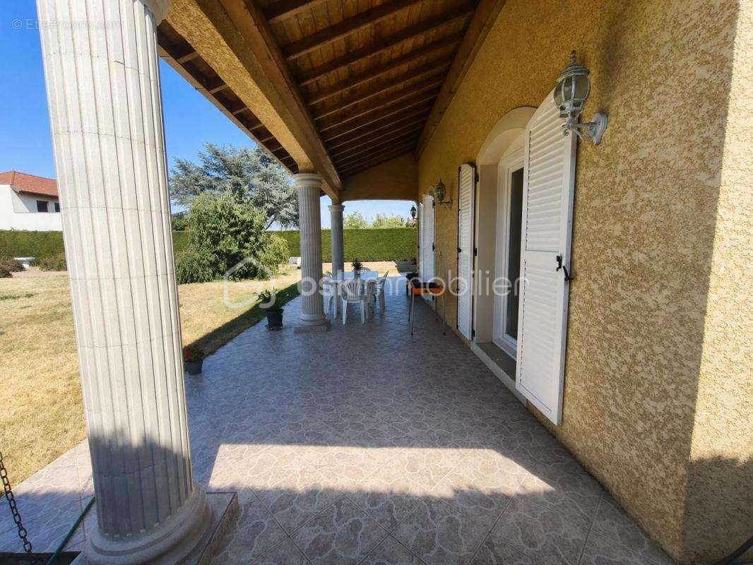 Maison familiale de plain-pied de 170 m² avec 2 830 m² de terrain - photo 5