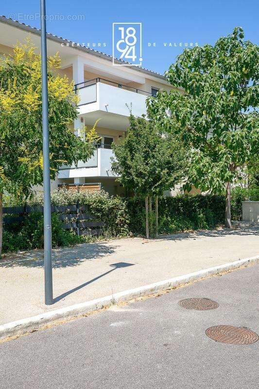 Appartement traversant avec place de stationnement et garage fermé au Puy Ste Réparade - photo 10