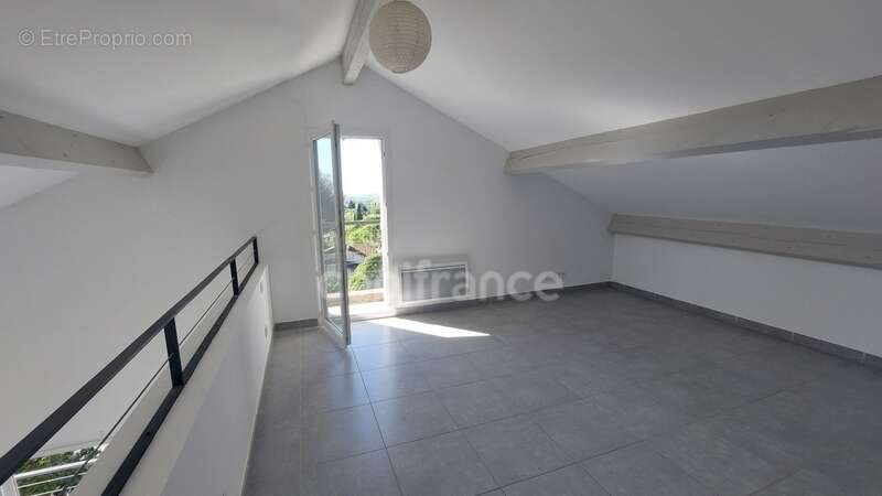Appartement à vendre 3 pièces VILLENEUVE LES AVIGNON (30) - photo 9