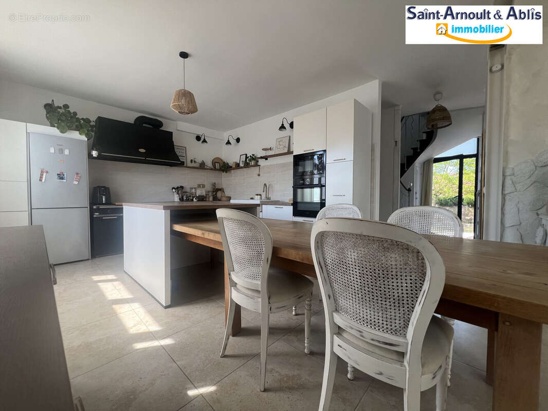 Maison 190 m² à Saint-Martin-De-Brethencourt  - photo 4