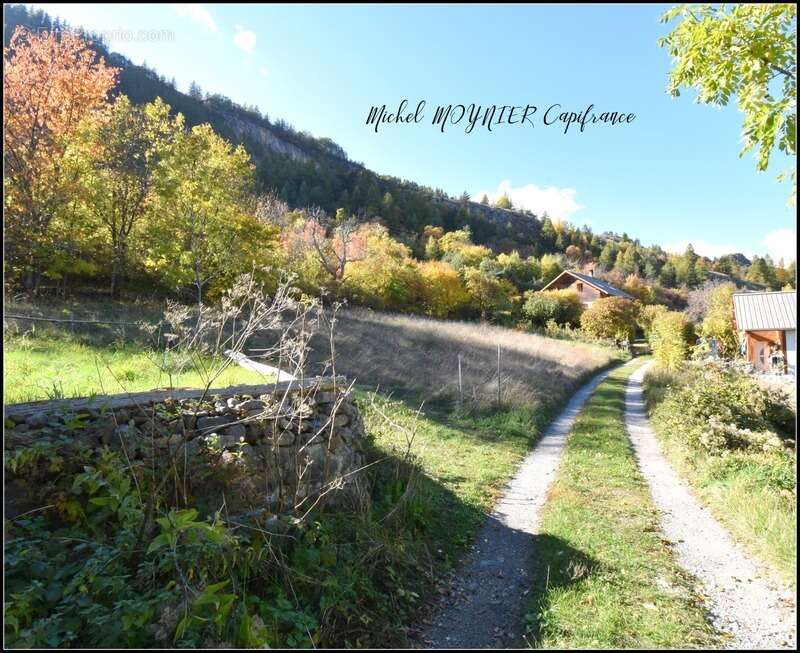 Terrain à CHAMPCELLA