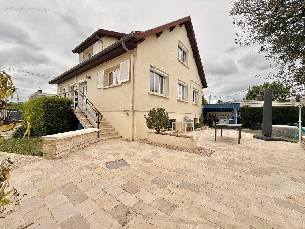 Maison à GENLIS