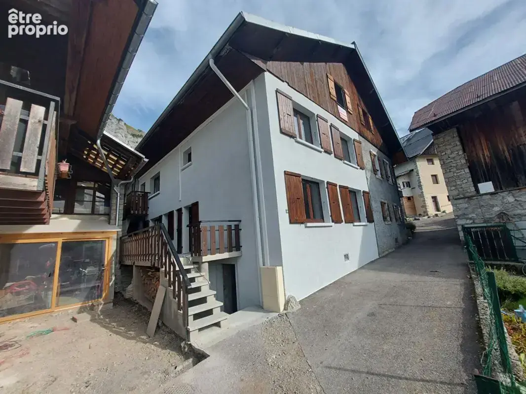 Rare à talloires-montmin, 150 m² de plateau à rénover , vue montagne , fort potentiel - photo 4