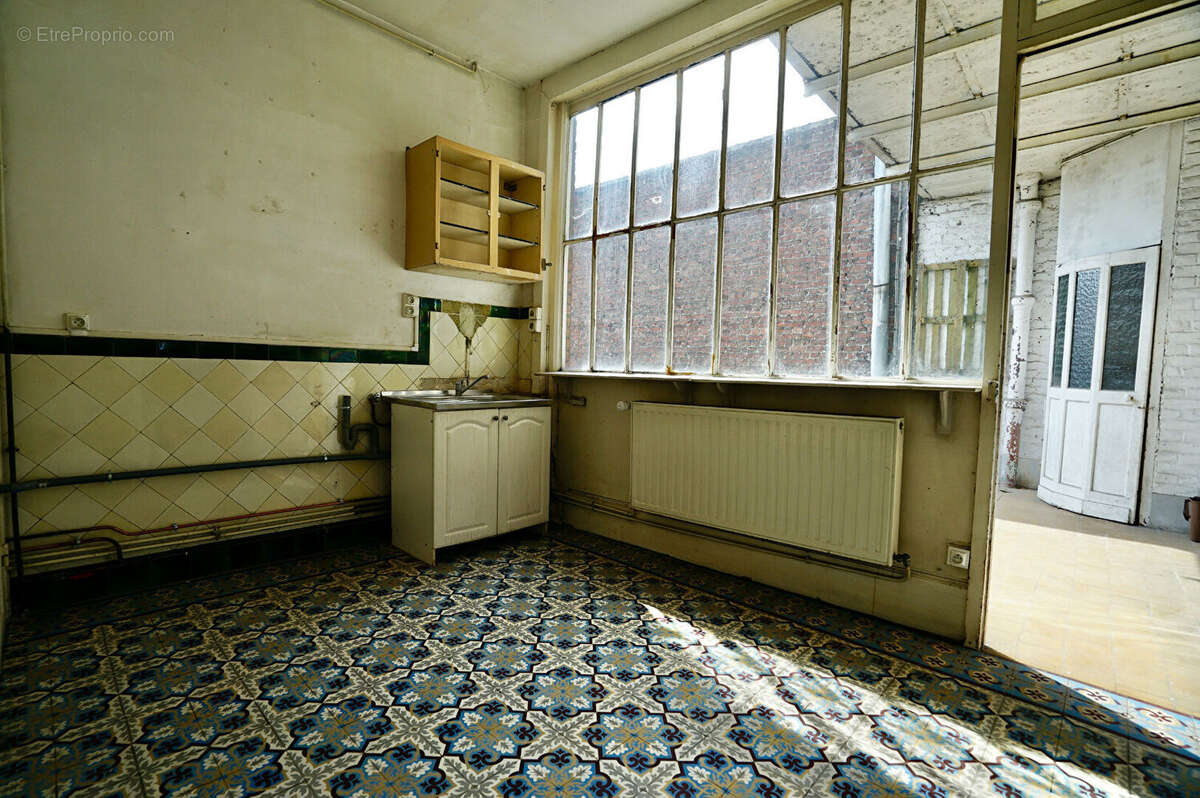 T2 avec potentiel t3, lumineux / belle terrasse / matériaux d'origine - photo 3