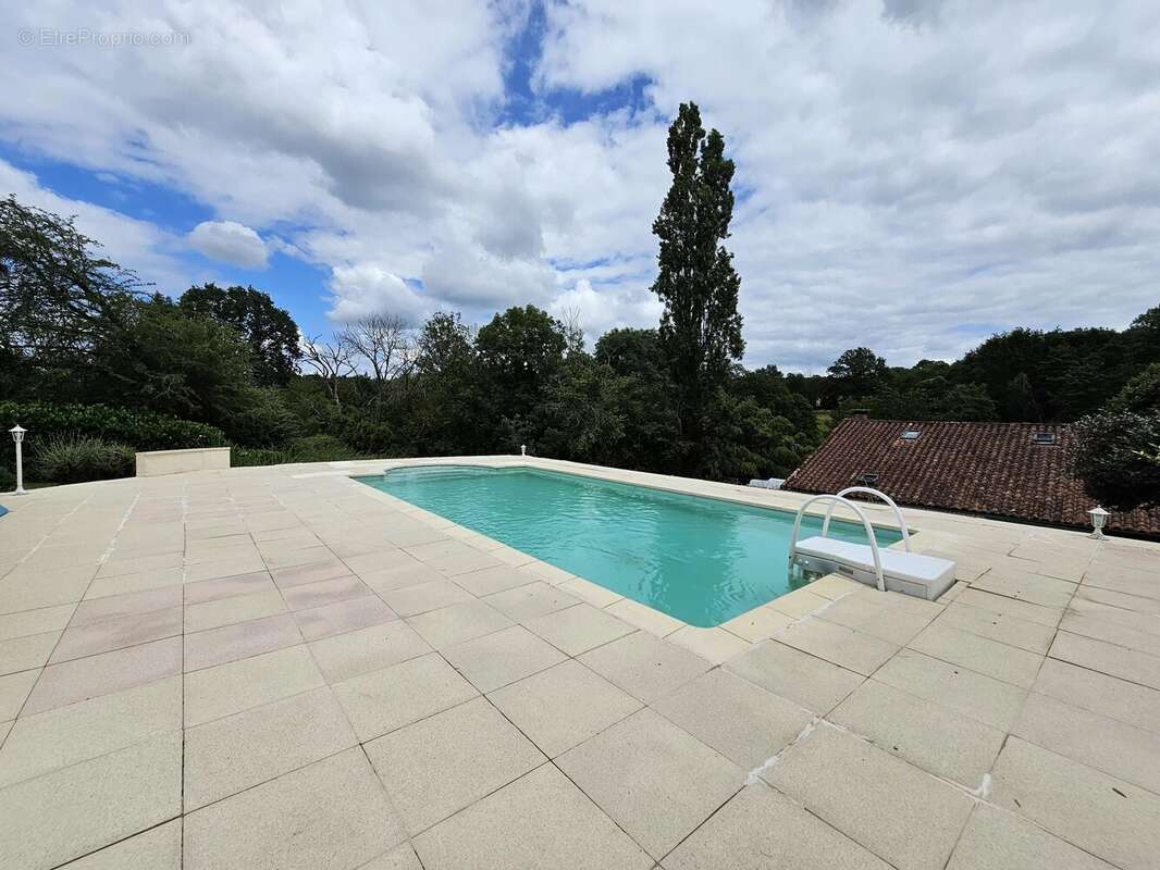Maison à MONTEMBOEUF