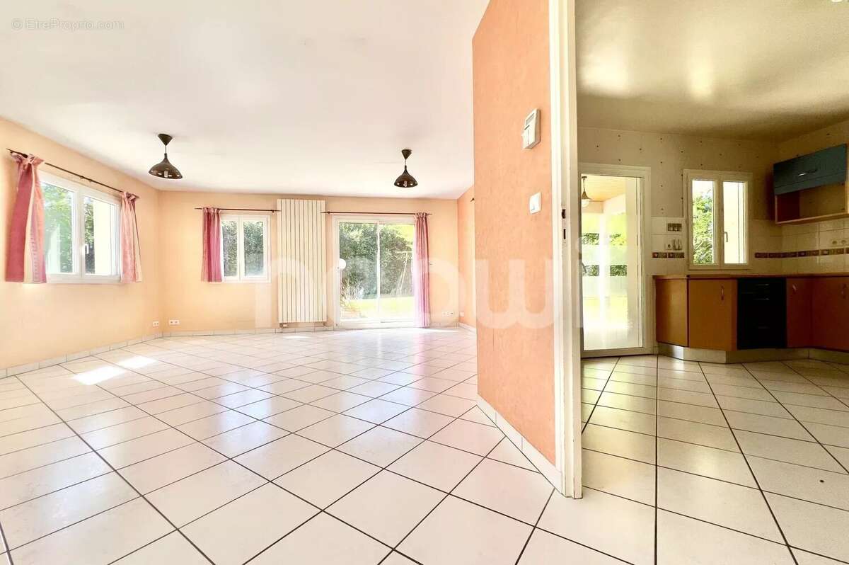 Maison à SAINT-BONNET-PRES-RIOM