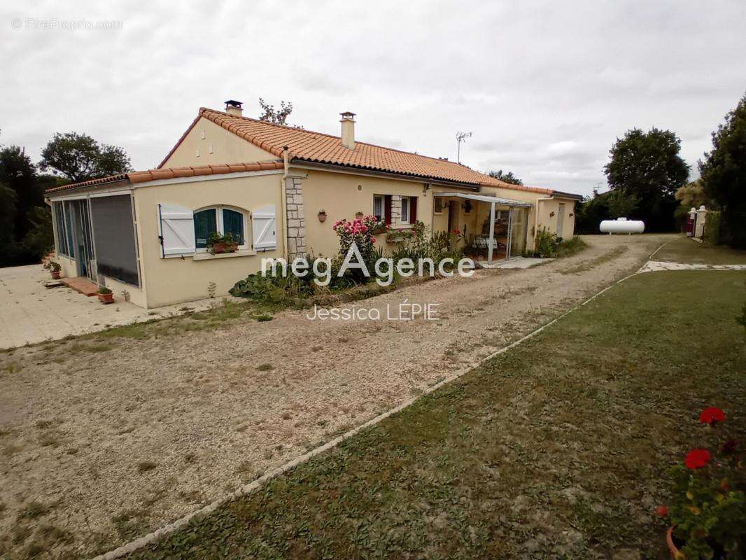 Maison à BEAUVOIR-SUR-NIORT