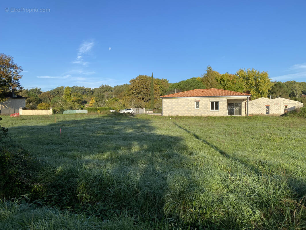 Terrain à ANNESSE-ET-BEAULIEU