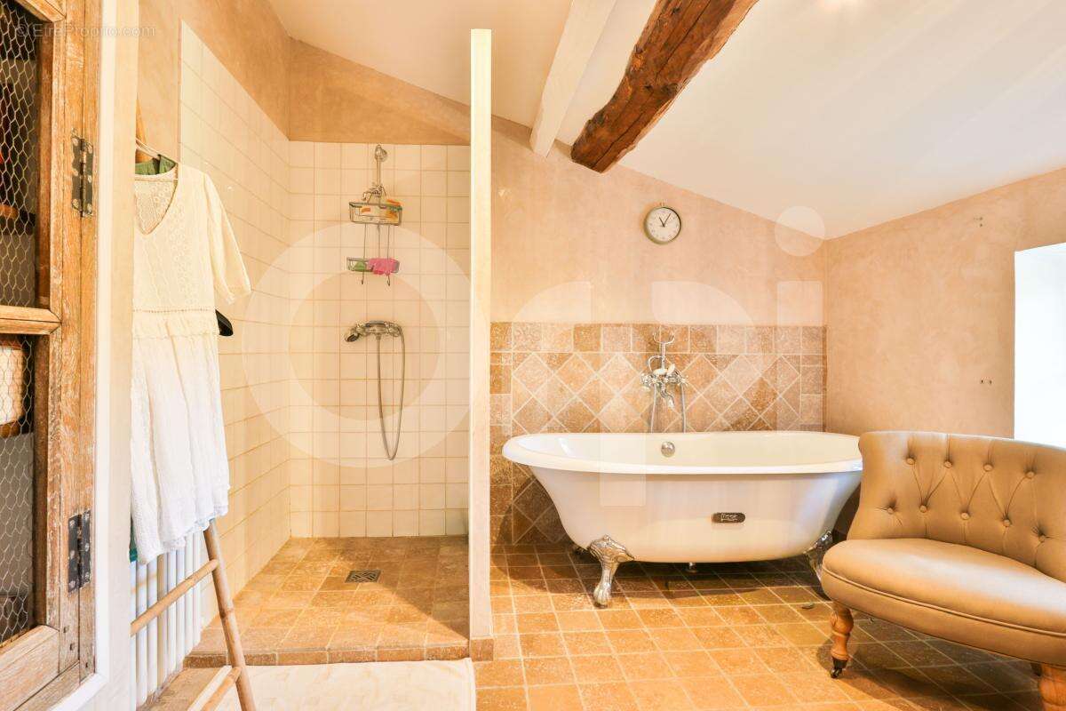 Ouest Lyonnais - Maison pleine de personnalité avec piscine – 169 m² - photo 12