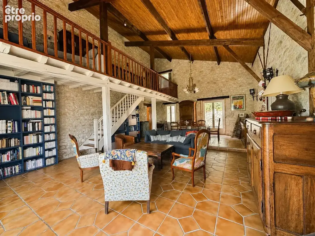 Maison 274 m² à Loubes-Bernac  - photo 7
