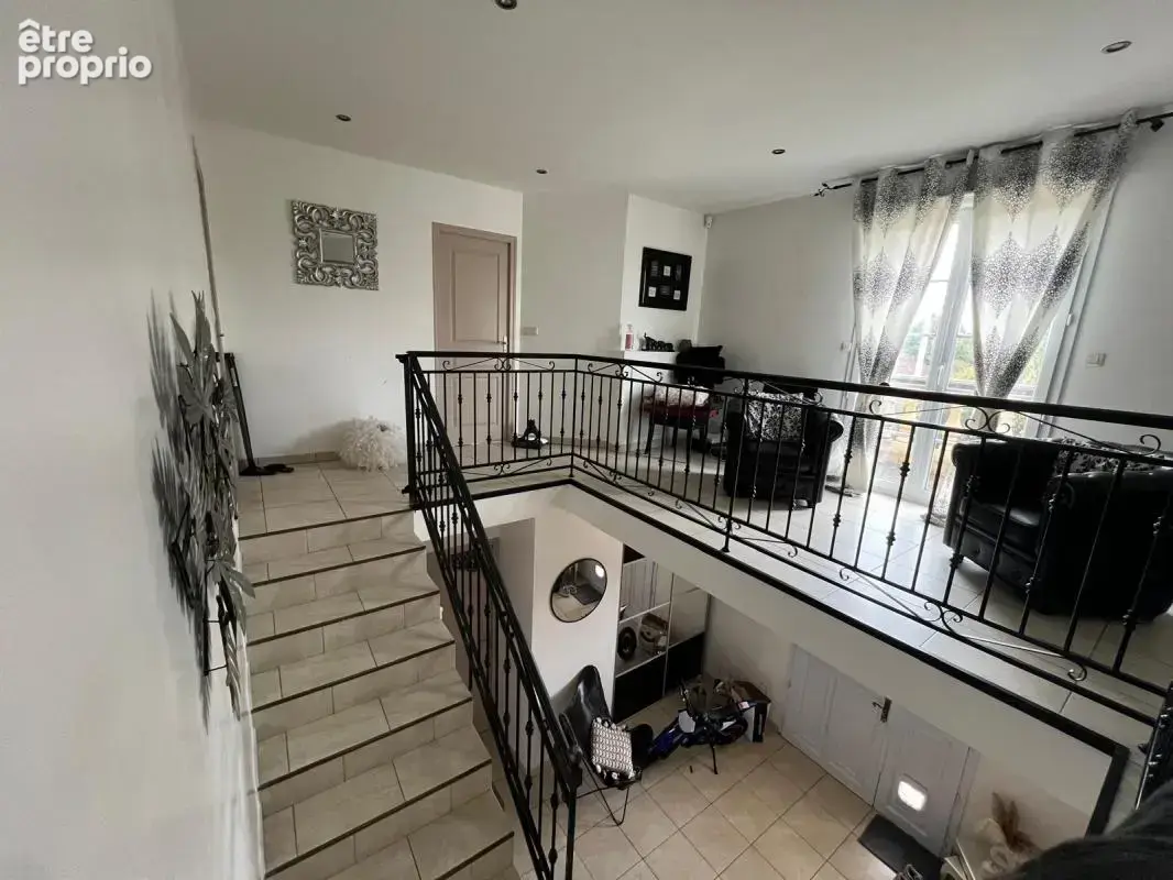 Maison avec extérieur - photo 7