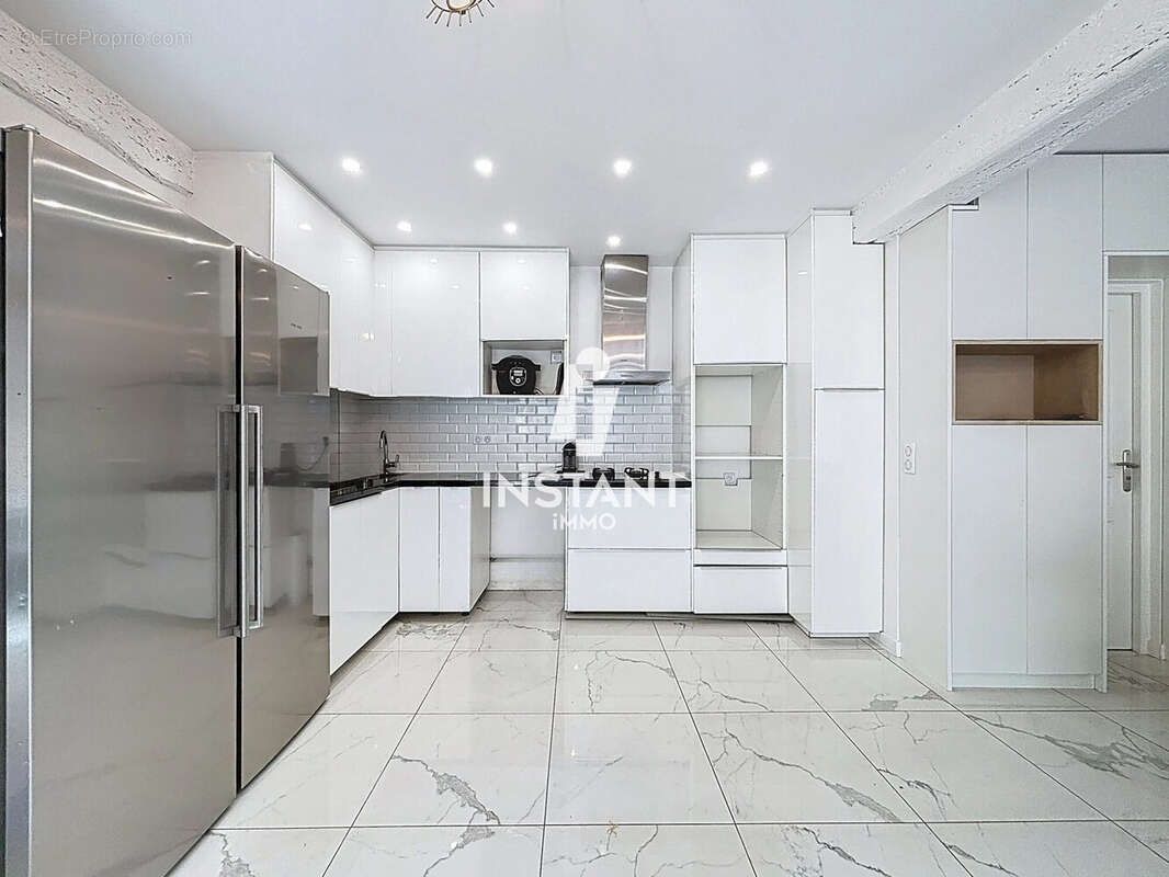 Appartement à CHARENTON-LE-PONT