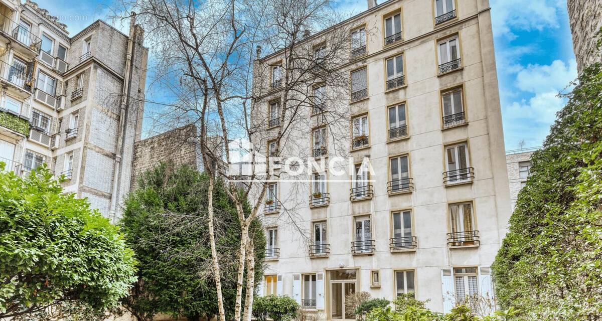 Appartement à PARIS-16E