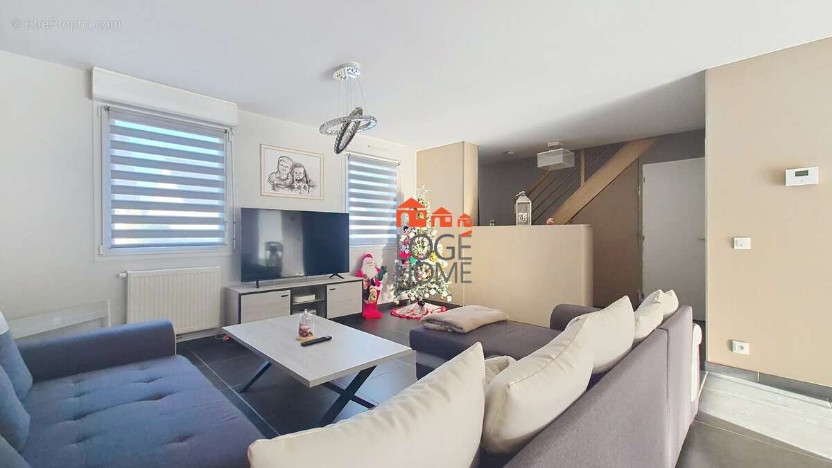 Salon - Maison à COURCELLES-LES-LENS