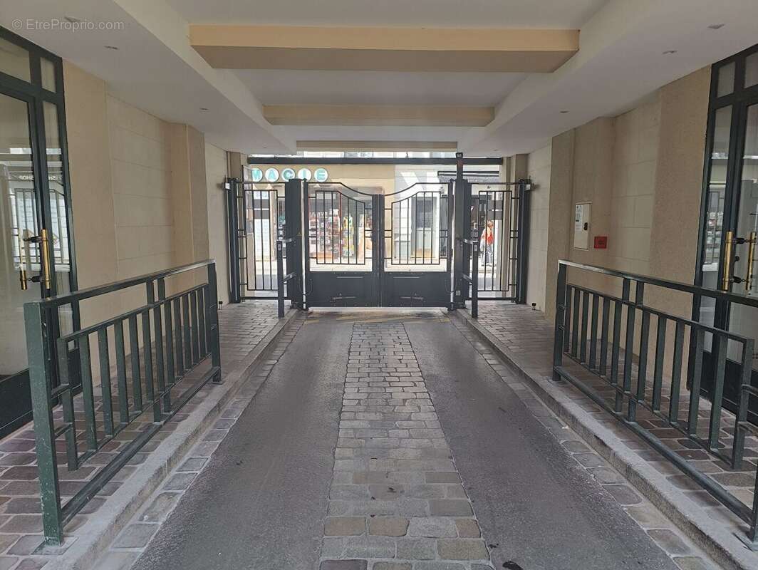 Parking à PARIS-7E