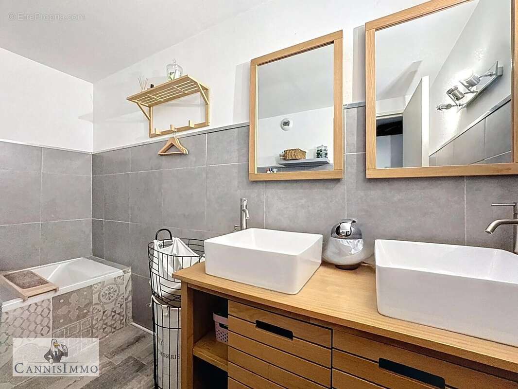 Appartement à MANDELIEU-LA-NAPOULE