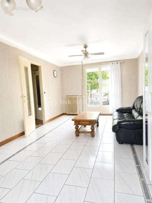 Maison familiale de 83 m² avec jardin, garage et dépendance - photo 2