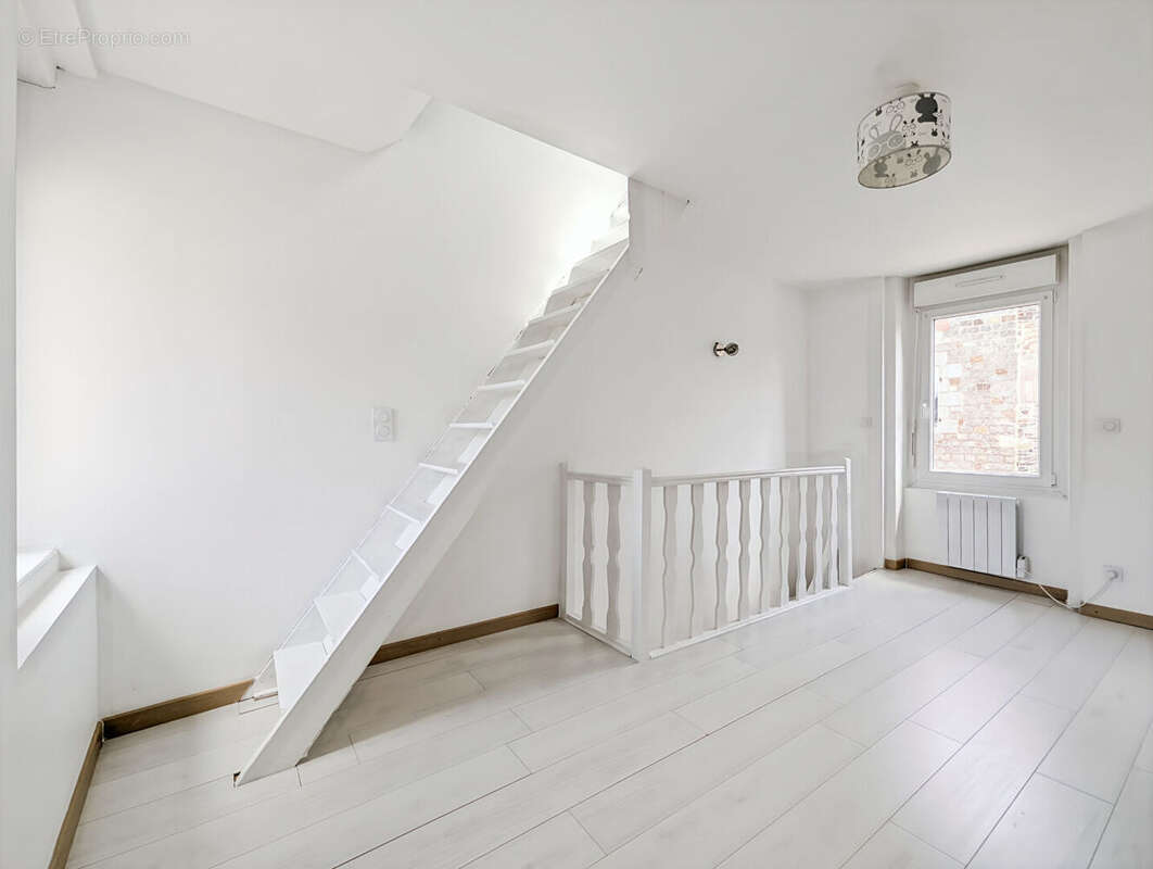 Maison au coeur de Montreuil-sur-Ille - Gare à pied  -  3 niveaux - 27 m2 - photo 12