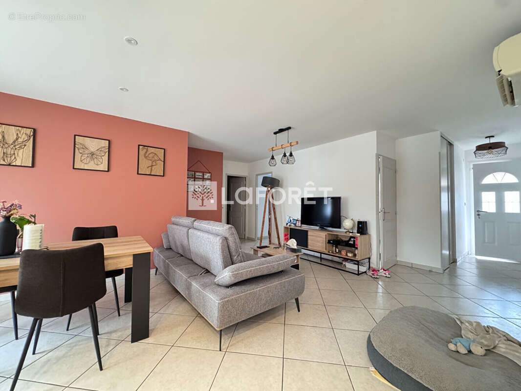 Maison à SAINT-ESTEVE