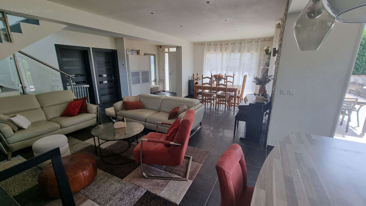 Maison à SAINT-CERGUES