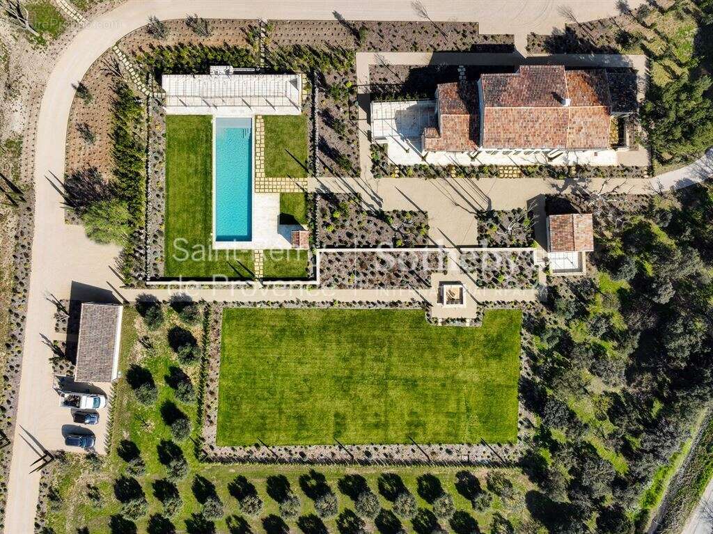 Mas en pierre rénové avec superbe vue sur les Alpilles, tennis et piscine - photo 8