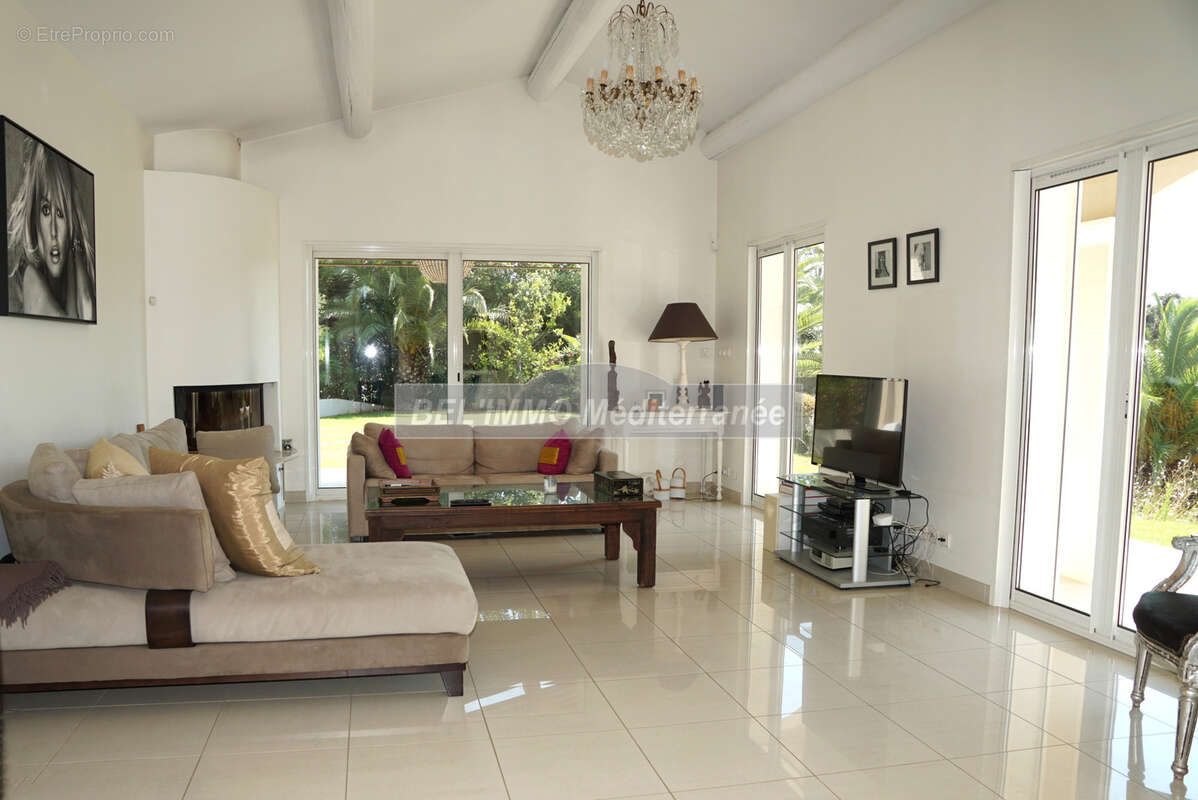 Propriété de 200 m2, piscine, terrain de 4000 m2 - photo 12