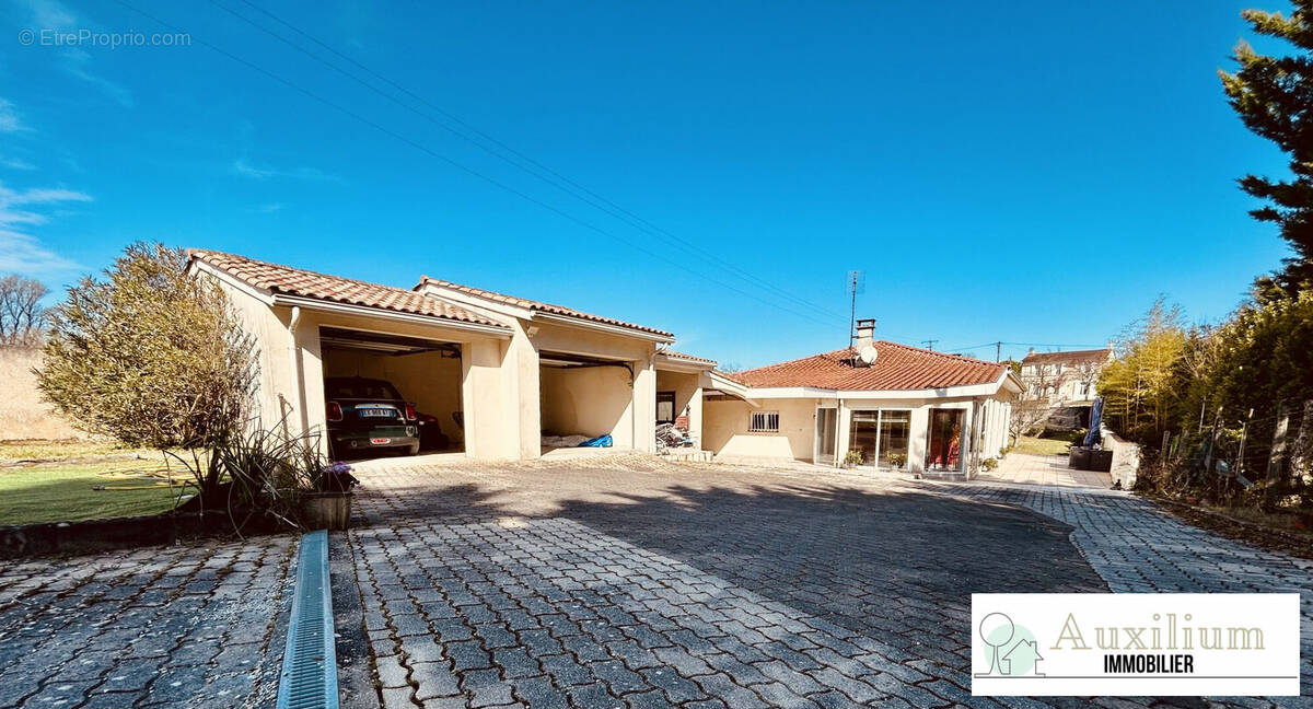 Maison à PRIGNAC-ET-MARCAMPS