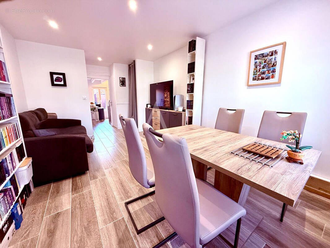 Maison à MARCILLY-EN-VILLETTE