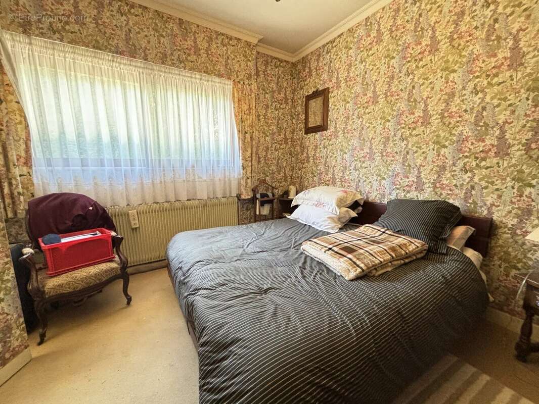 Superbe maison familiale de cinq chambres située dans un magnifique jardin et à distance de marche de Civray - photo 10