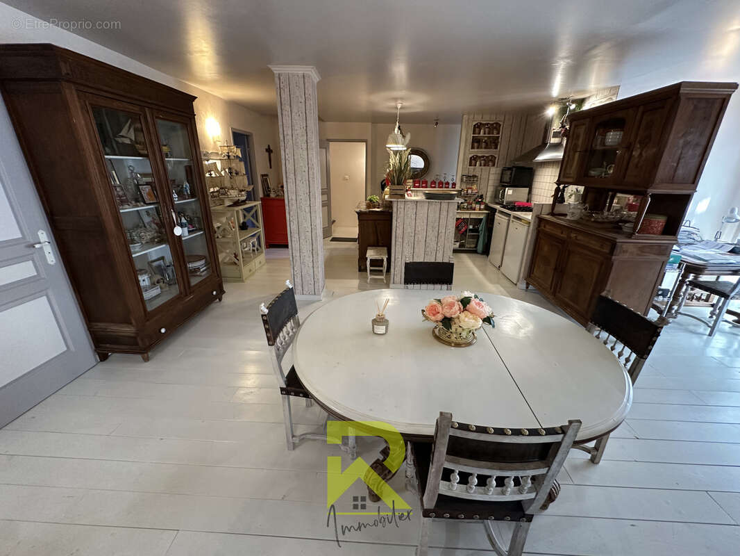 Bar Pub licence IV et ses 2 appartements - photo 16
