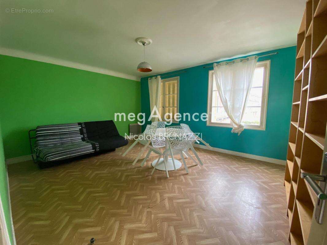 Appartement T2 meublé 49 m² centre-ville Vimoutiers – lumineux – parking – idéal investissement locatif - photo 2