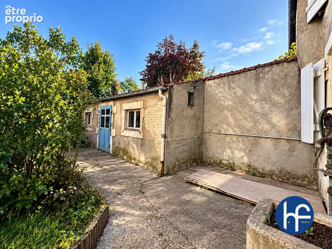 T3 en duplex avec parking, extérieur, dépendance et cave - photo 8