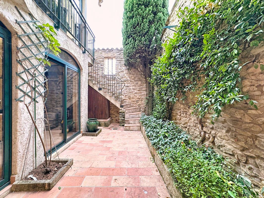 Maison à GALLARGUES-LE-MONTUEUX