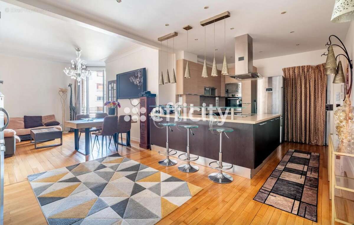 Appartement à NEUILLY-SUR-SEINE