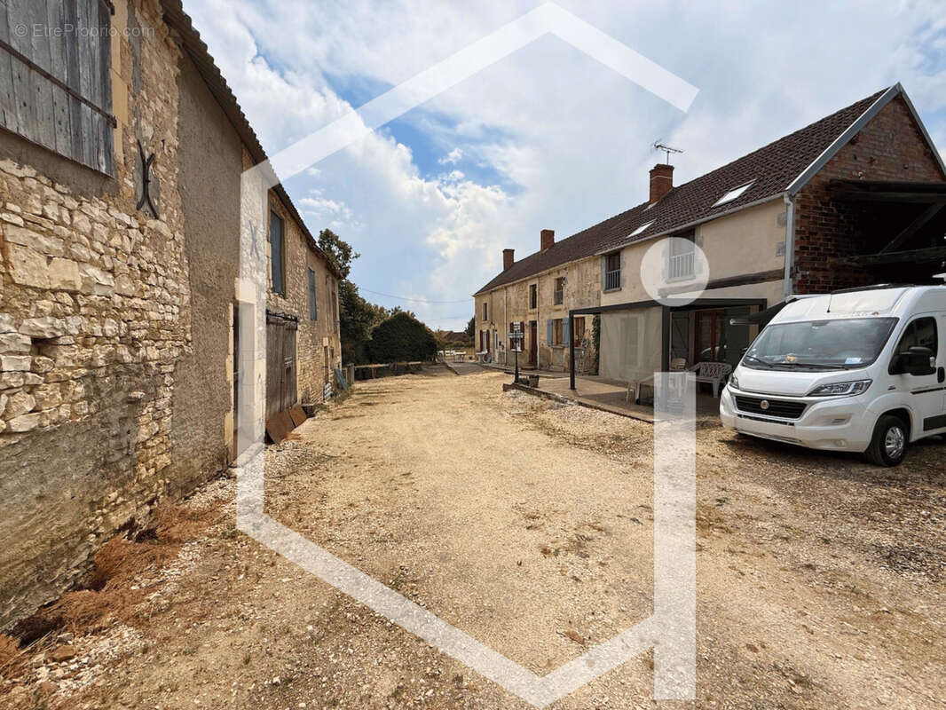 Ensemble immobilier composé de 2 maisons granges et jardin - photo 14