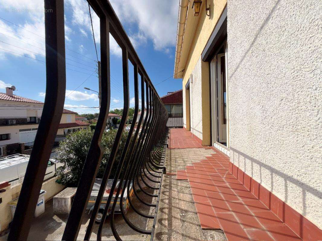 Maison à PEZILLA-LA-RIVIERE