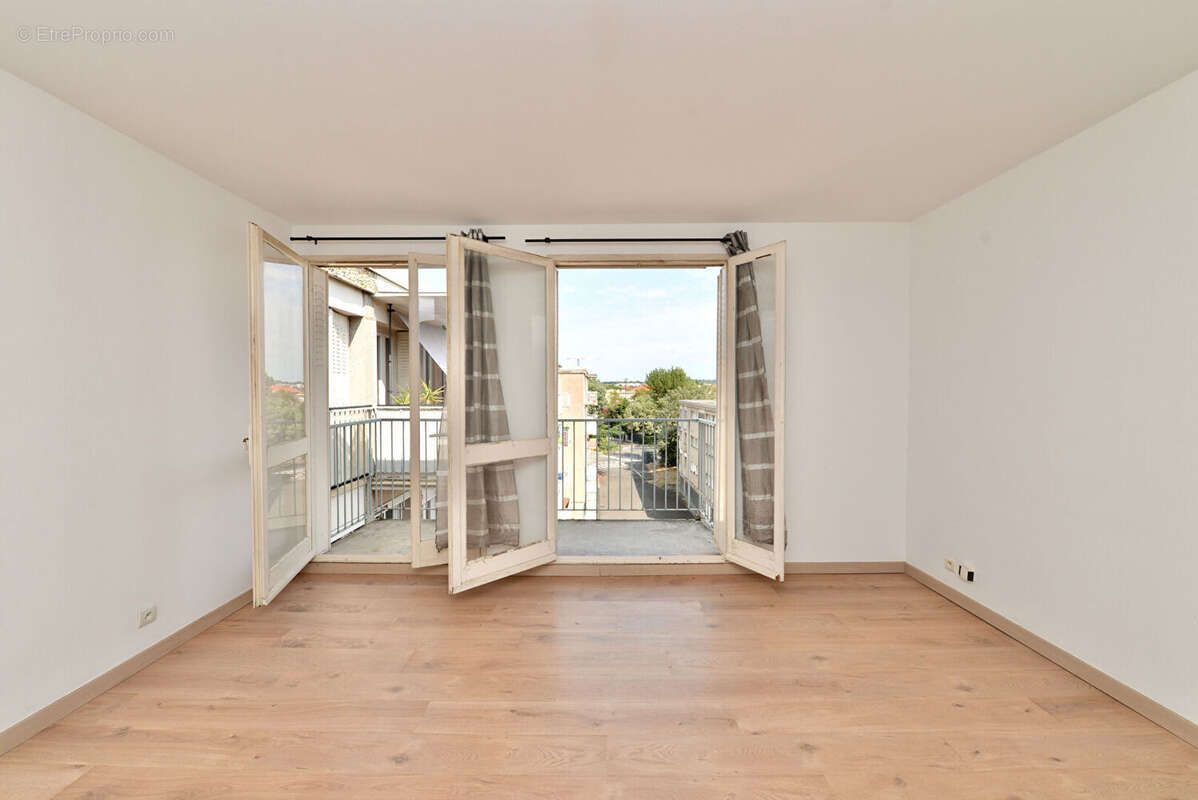 Appartement 3 pièces de 73 m²  - Balcon, parking et cave - Amouroux - photo 3