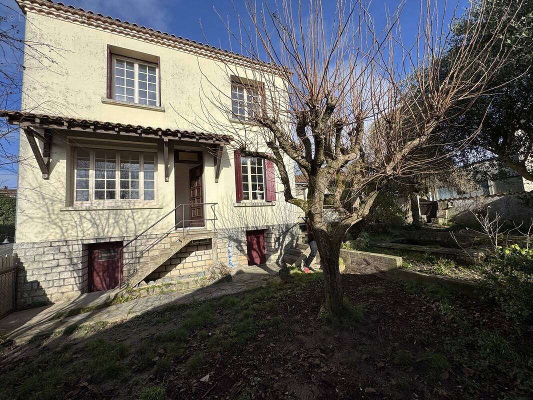 Maison à SAINTES
