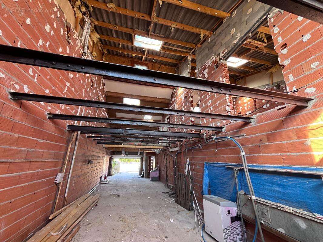 Maison avec vue sur le port de 300 m² avec permis accordé pour divers projets, gros travaux et gros potentiel - photo 10