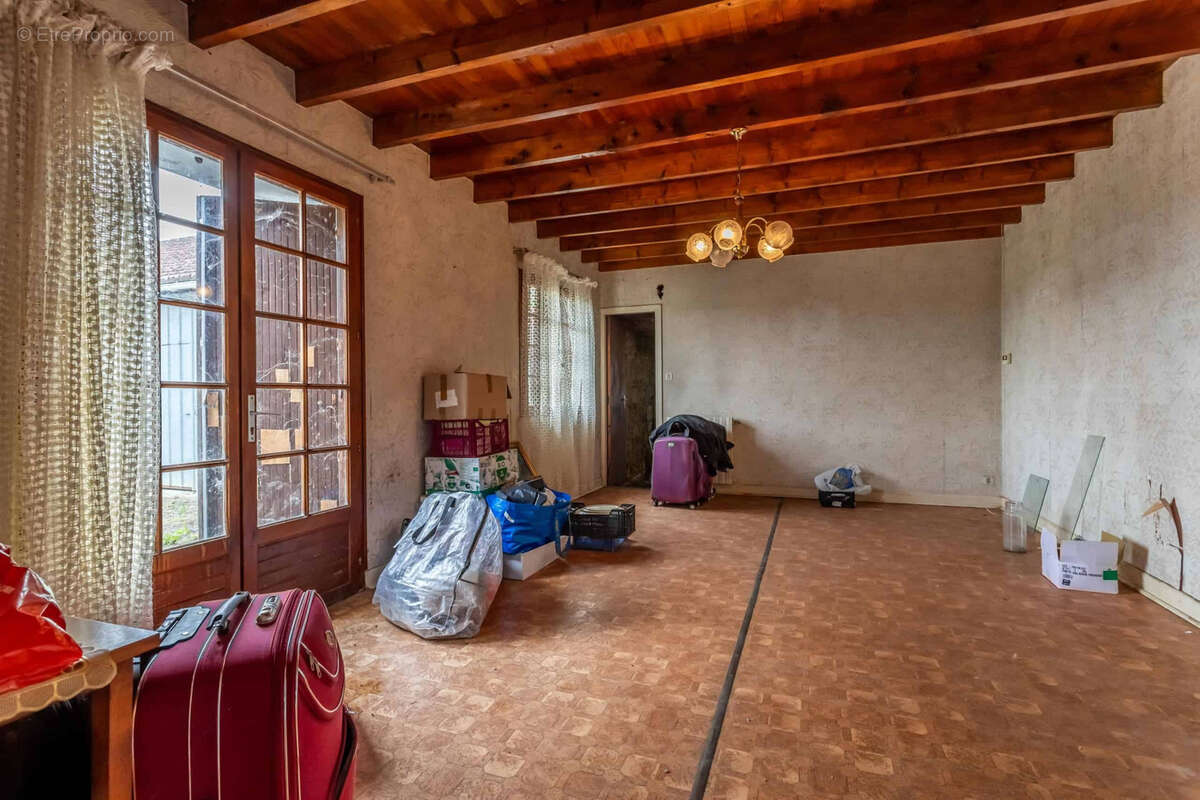 Country property to renovate - photo 7