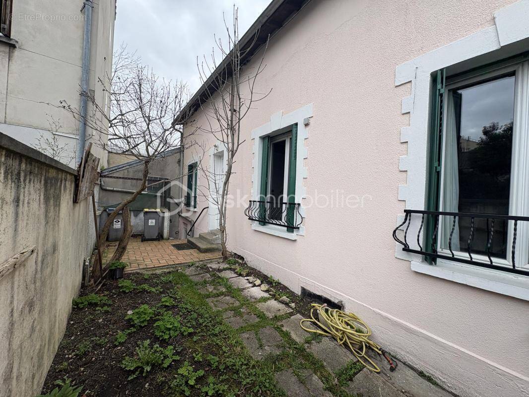 Maison à LES LILAS