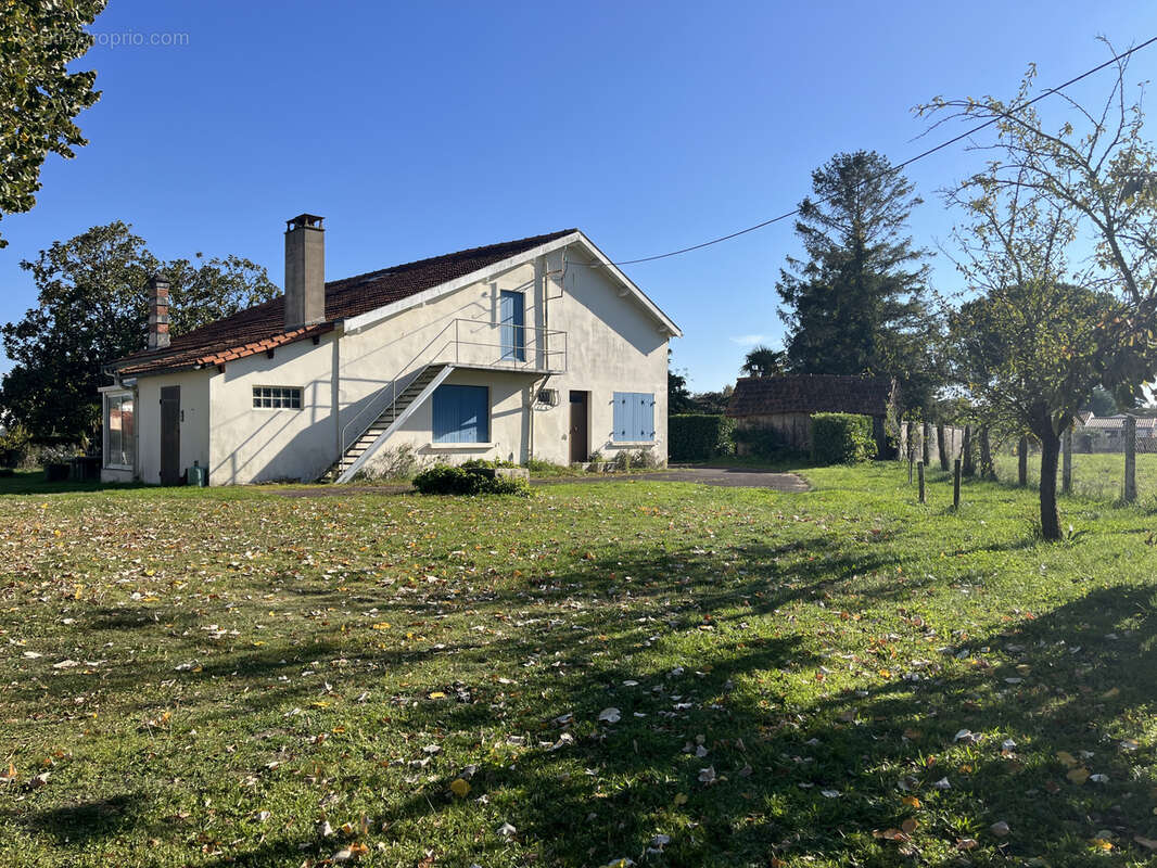 Maison à LES MATHES