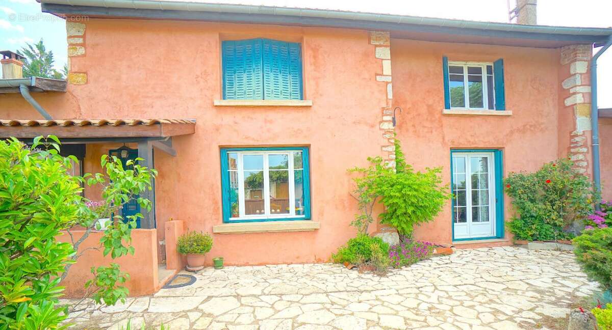 Maison à LA TOUR-DE-SALVAGNY