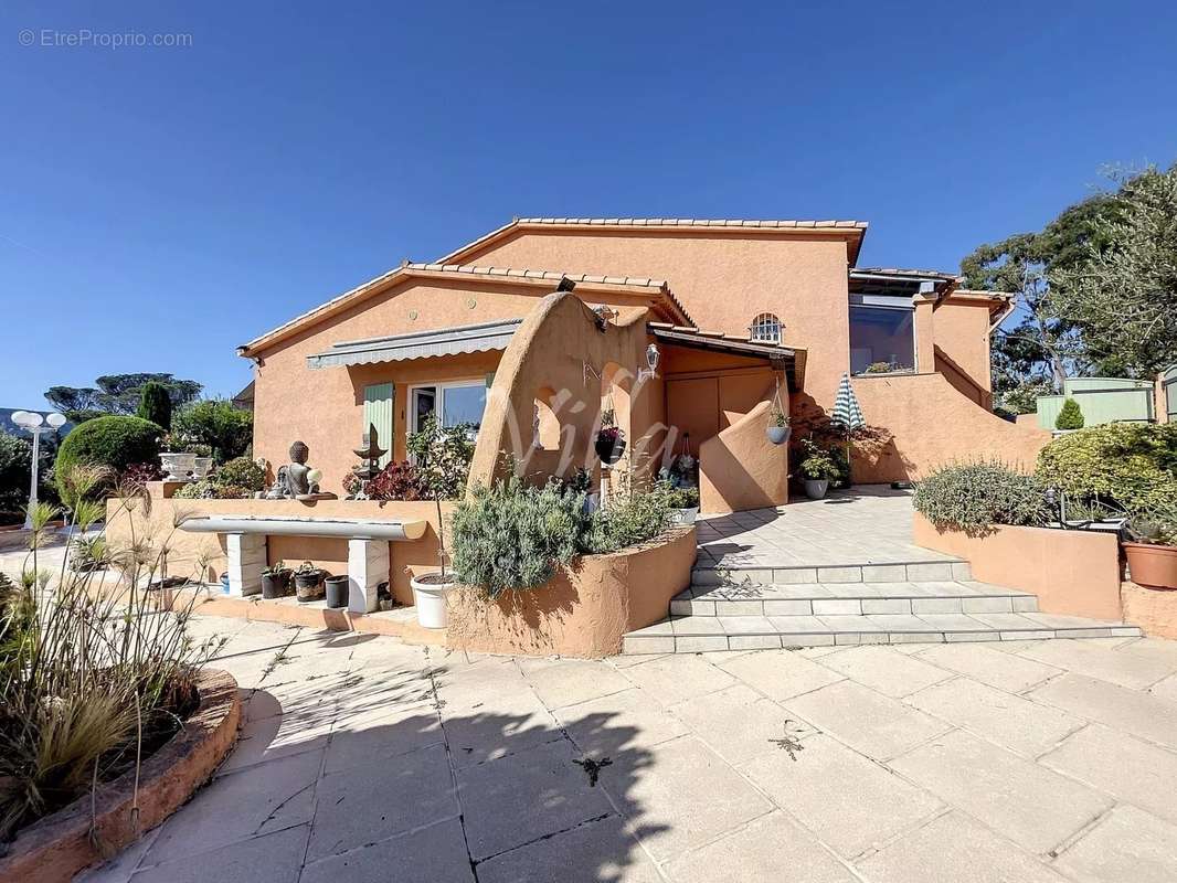 Maison à MANDELIEU-LA-NAPOULE