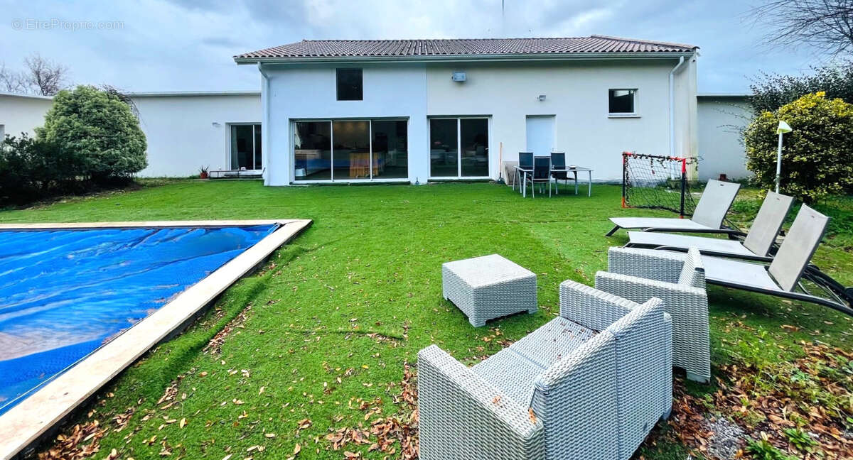 Maison à BENESSE-MAREMNE