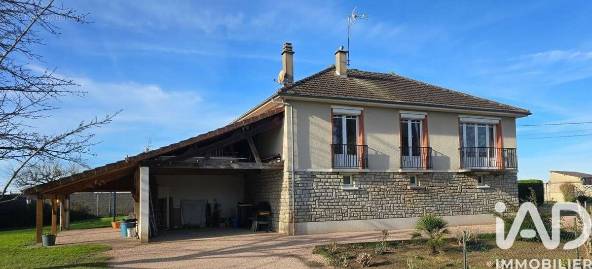Photo 2 - Maison à AINAY-LE-CHATEAU